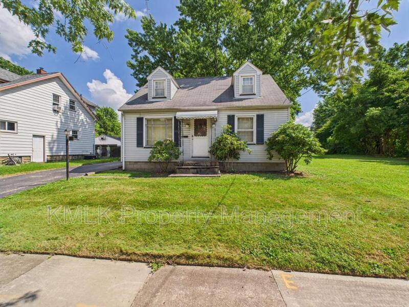 House for rent at 975 Glenwood St NE, Warren, OH 44483