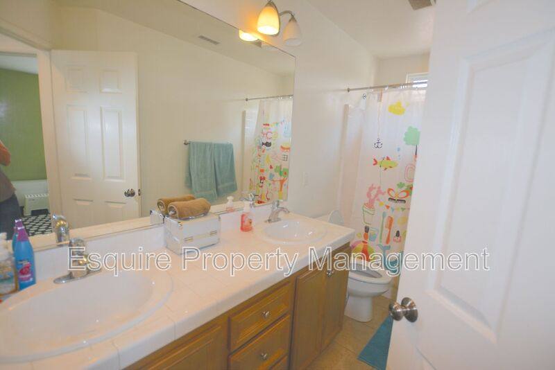 Townhouse for rent at 1371 Dominica Dr, Oxnard, CA 93035