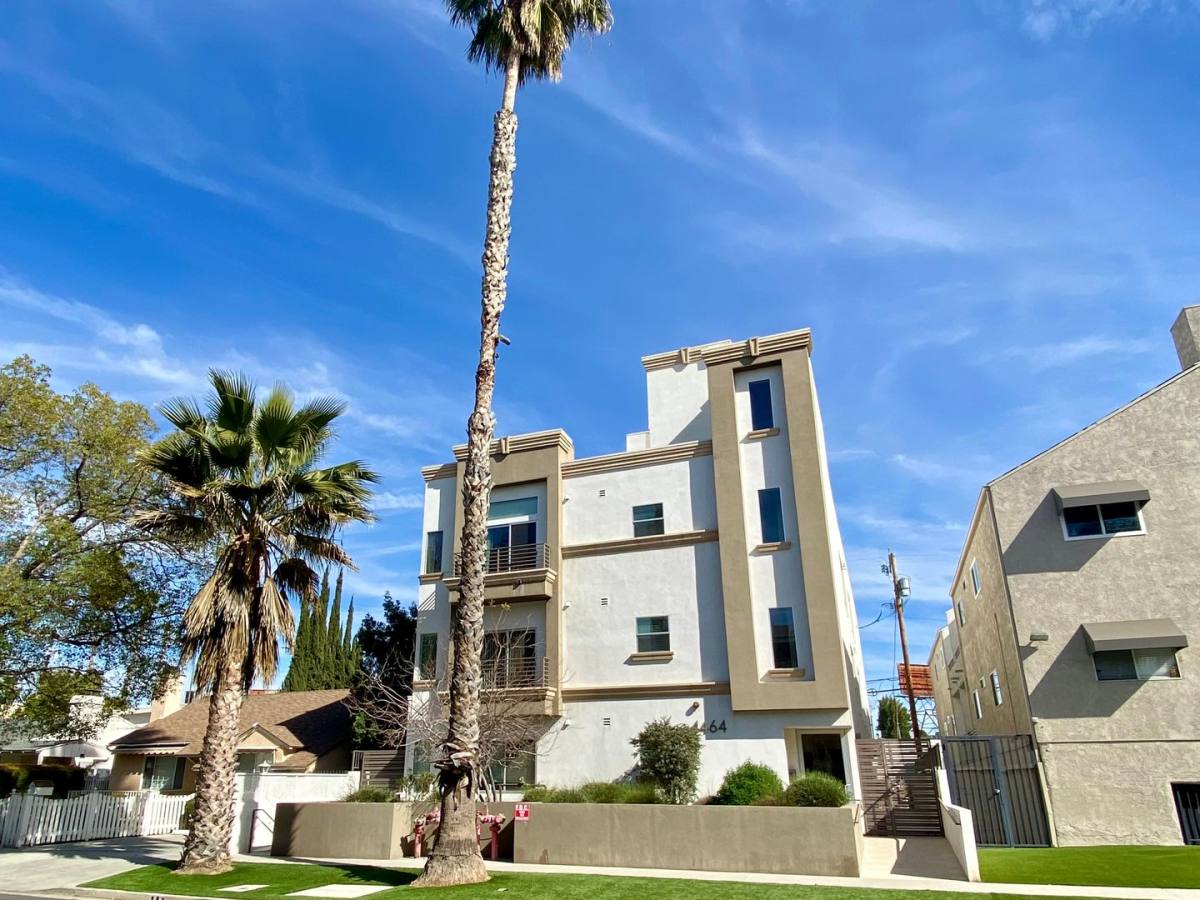 Apartment for rent at 4464 Vista Del Monte Ave, Sherman Oaks, CA 91403