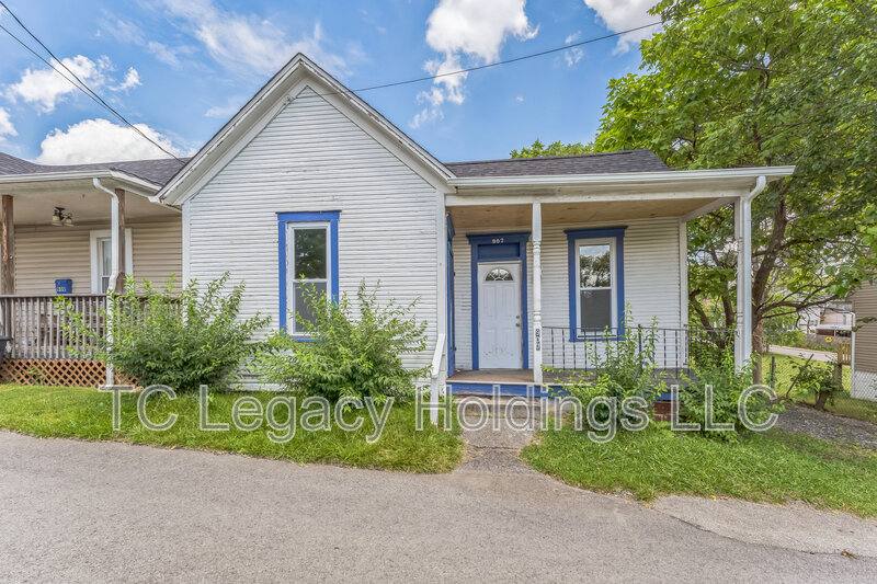 House for rent at 907 Floral Ave, Fairmont, WV 26554