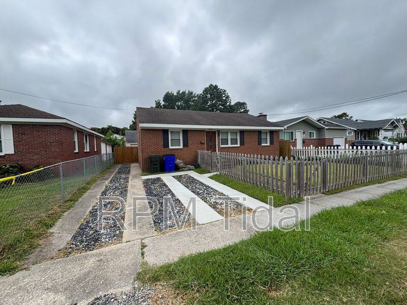 House for rent at 8803 Chesapeake Blvd, Norfolk, VA 23503