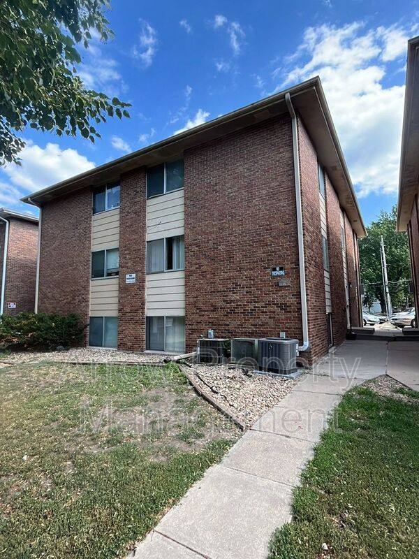 Apartment for rent at 1119 E St #11, Lincoln, NE 68508