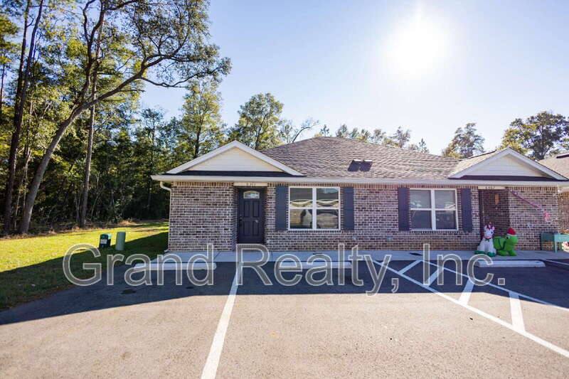 Apartment for rent at 6809 Whitney Polk Court, Milton, FL 32570