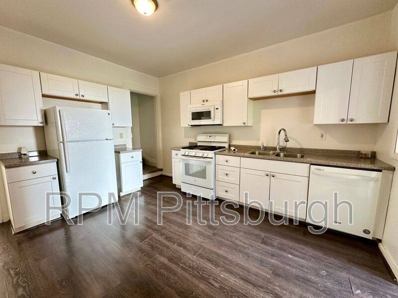 House for rent at 828 Walbridge St, Pittsburgh, PA 15220