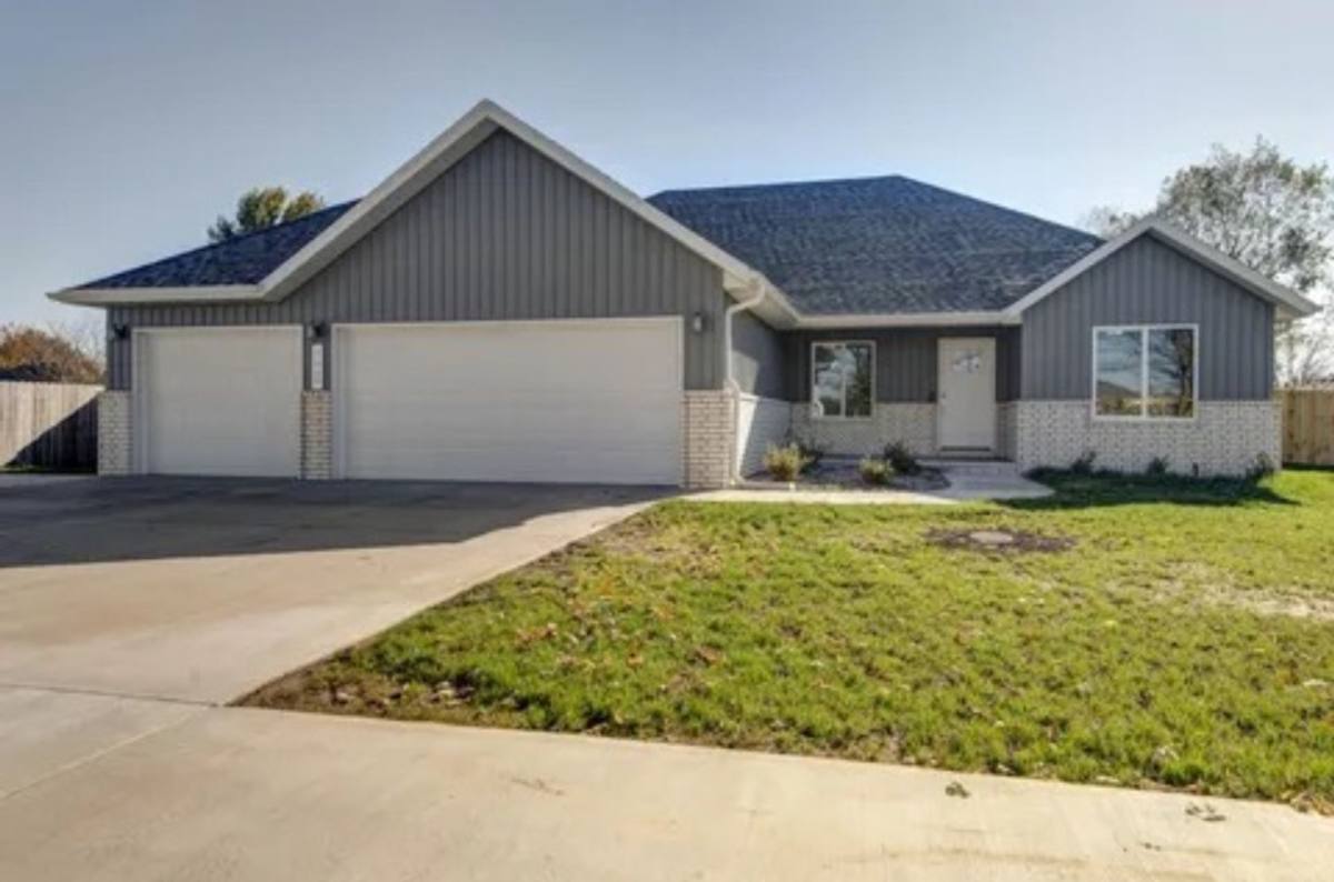 House for rent at 3668 W Overland St, Springfield, MO 65807