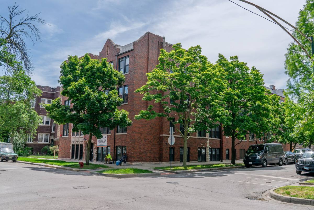 Apartment for rent at 3051 W Leland, Chicago, IL 60625