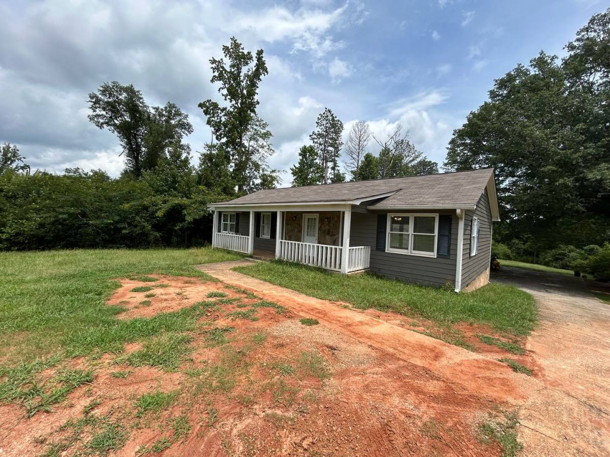 Apartment for rent at 168 Old Corinth Rd #A, Newnan, GA 30263