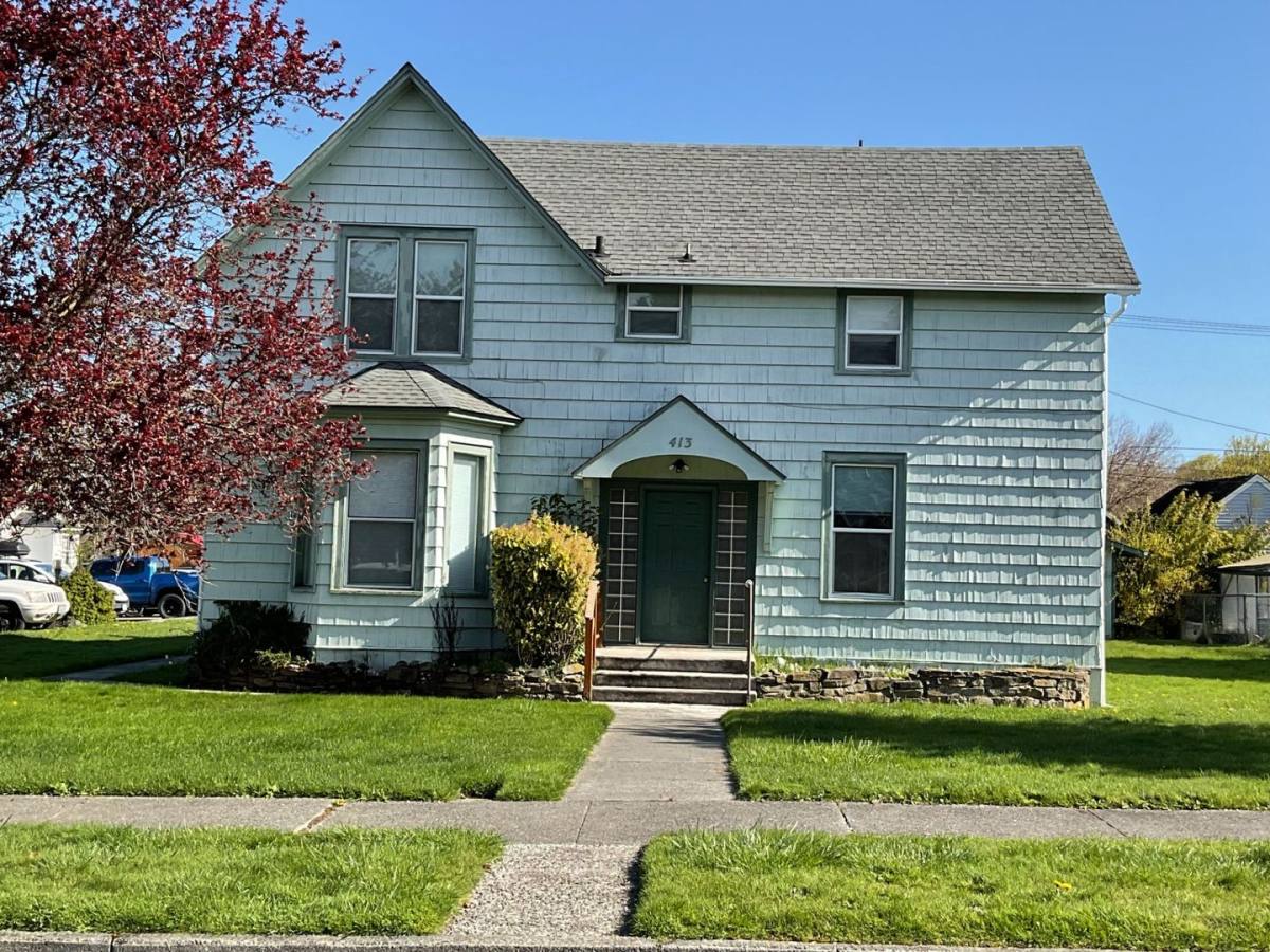 Apartment for rent at 413 E 6th St, Port Angeles, WA 98362