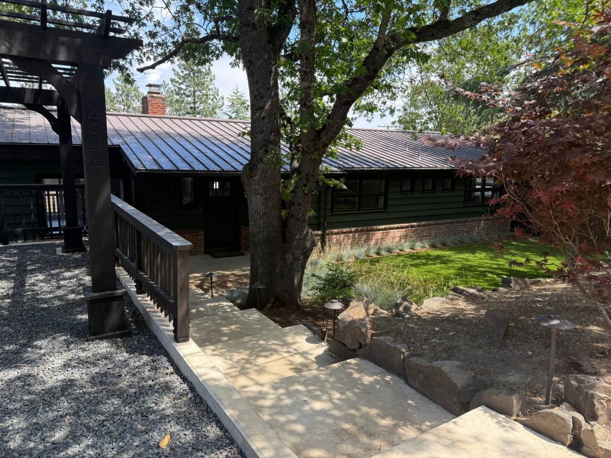 House for rent at 292 Gresham St, Ashland, OR 97520