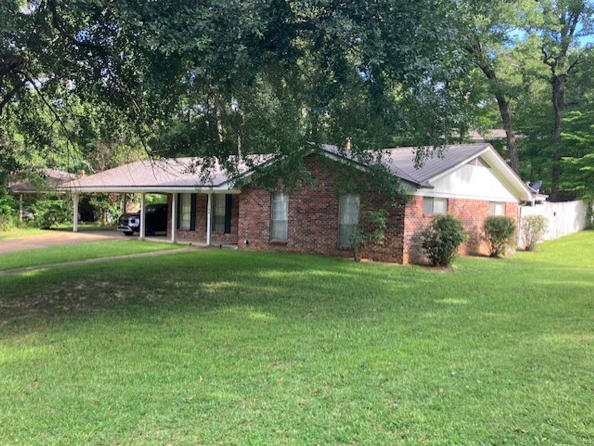 House for rent at 2148 Rachel St, Tupelo, MS 38804