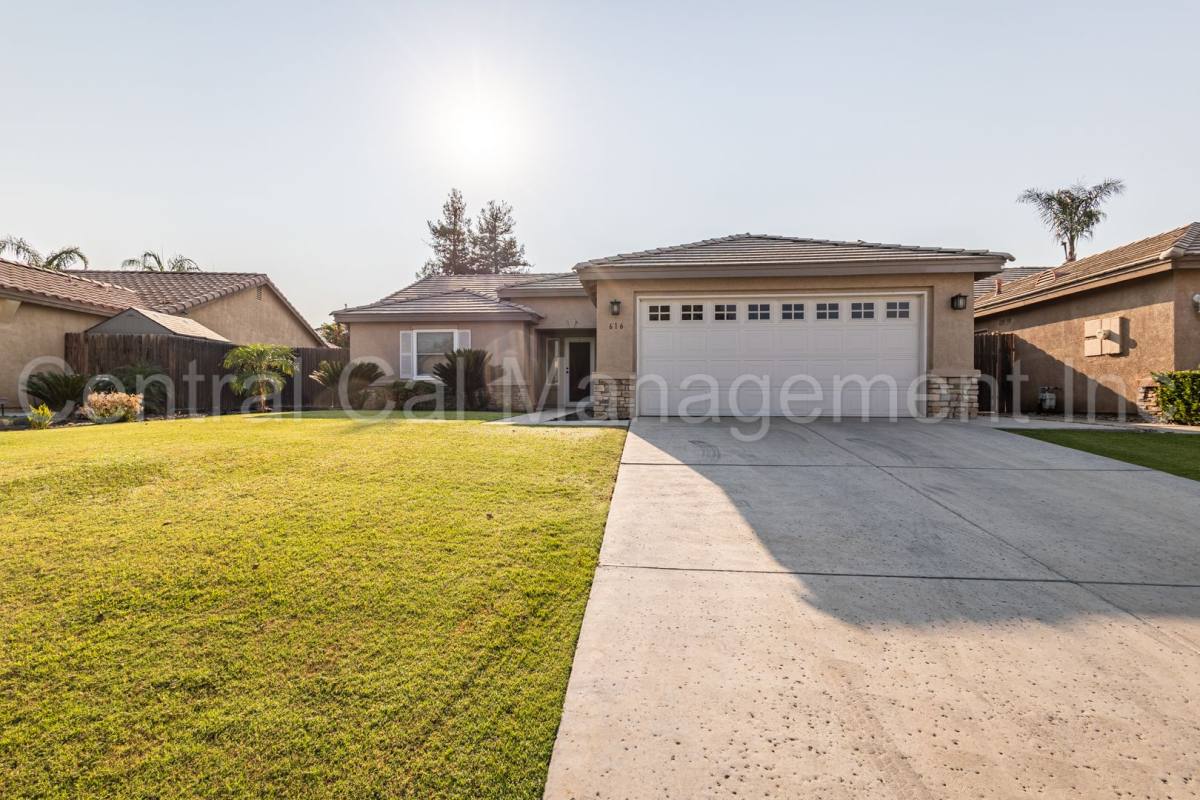House for rent at 616 Vermillion Dr, Bakersfield, CA 93312