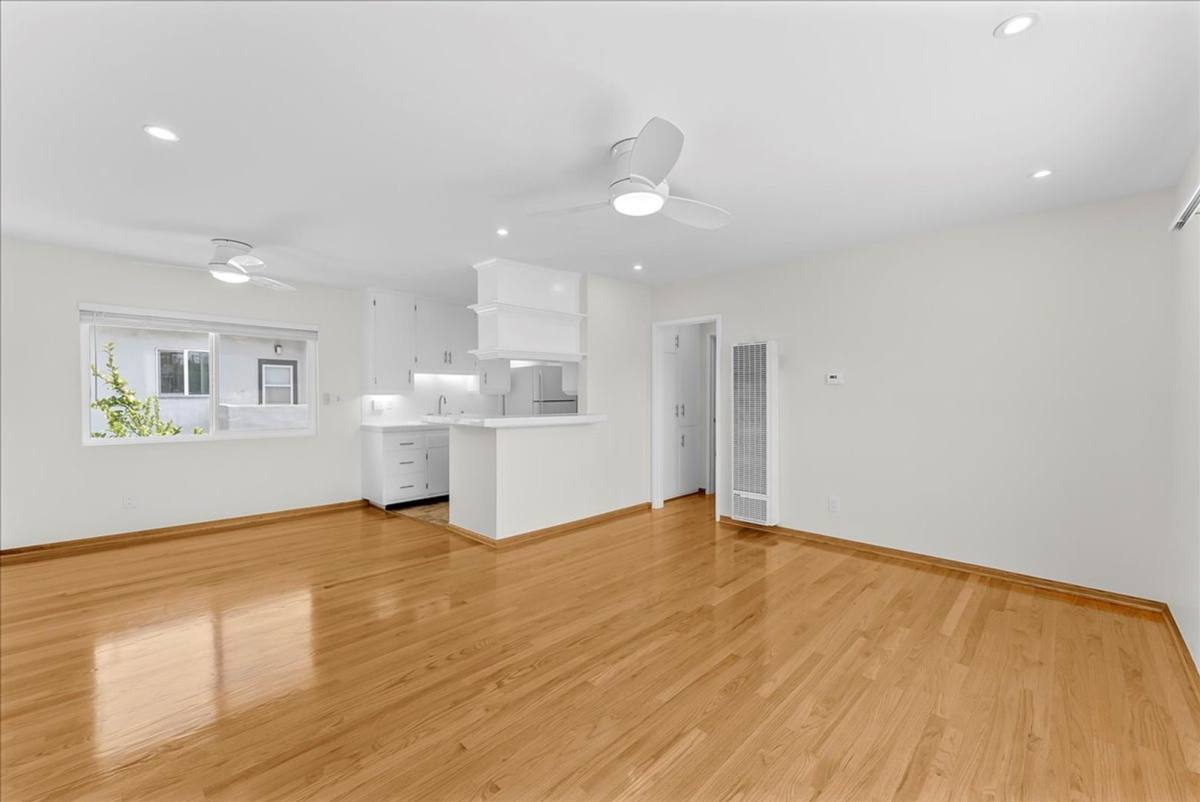 Apartment for rent at 1701 Washington Way #12, Venice, CA 90291
