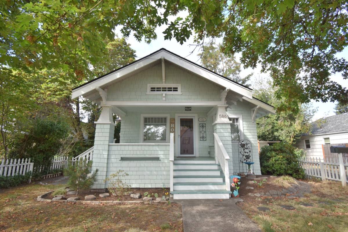 House for rent at 586 Grove St, Lebanon, OR 97355