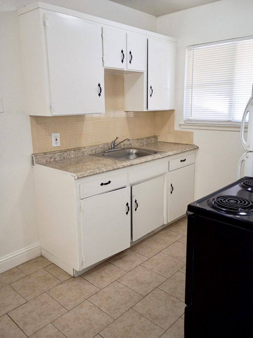 Apartment for rent at 1411-1433 N Palm Ave, Fresno, CA 93728
