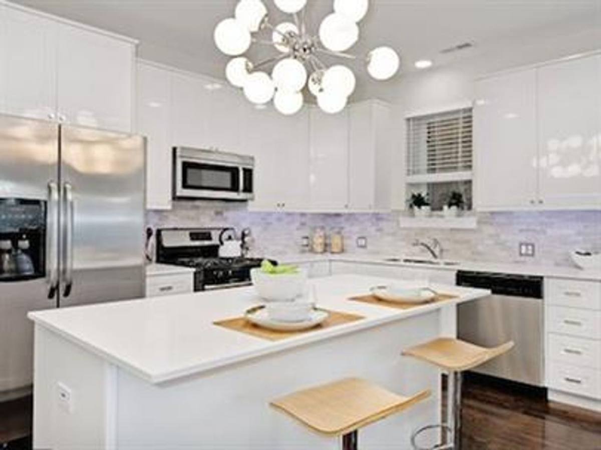Apartment for rent at 3408 N Milwaukee Ave, Chicago, IL 60641