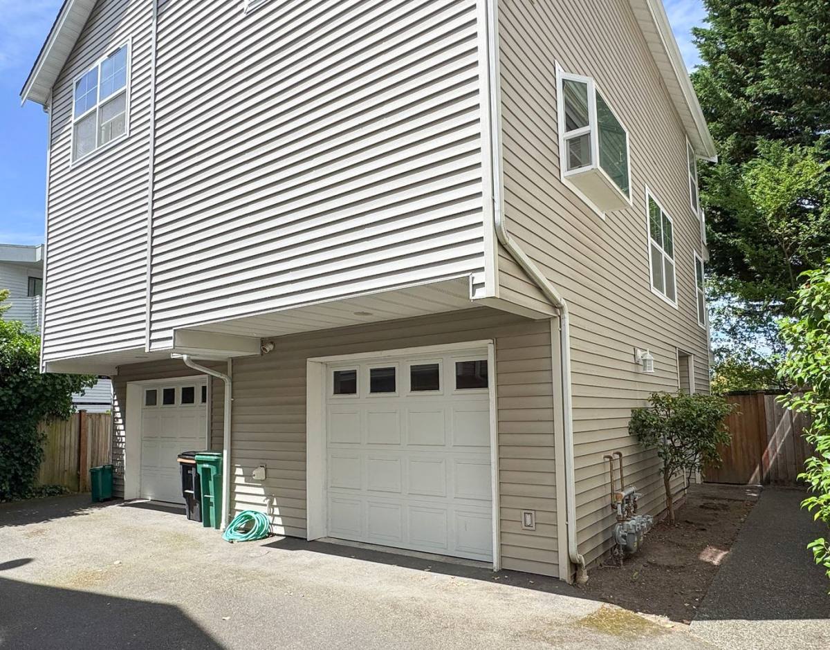 Townhouse for rent at 11717-B 16th Ave NE, Seattle, WA 98125