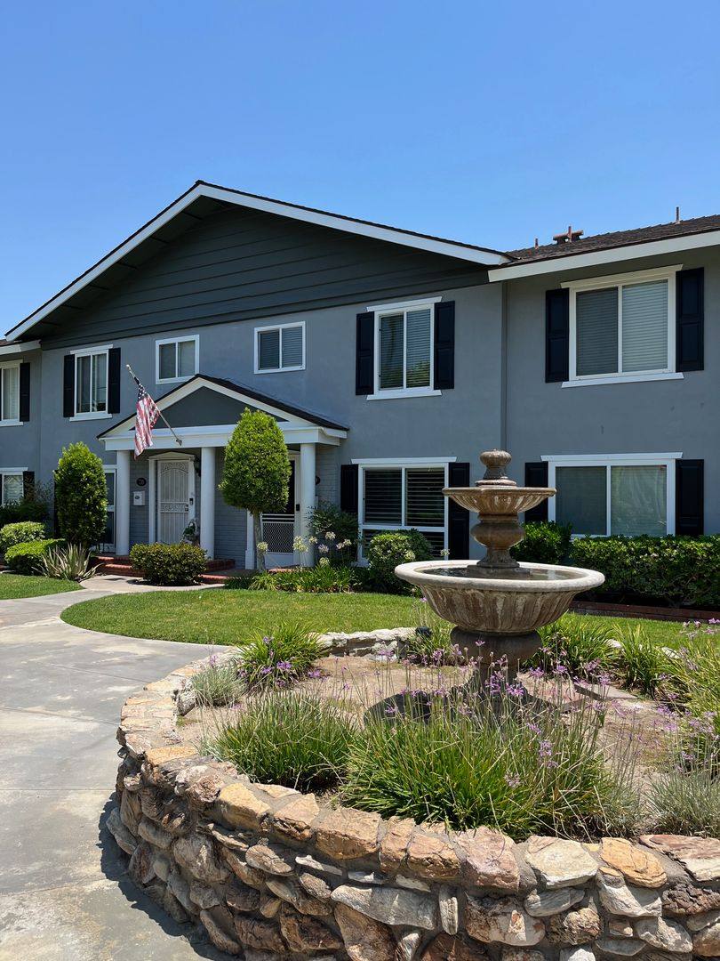 Townhouse for rent at 12100 Montecito Rd, Los Alamitos, CA 90720