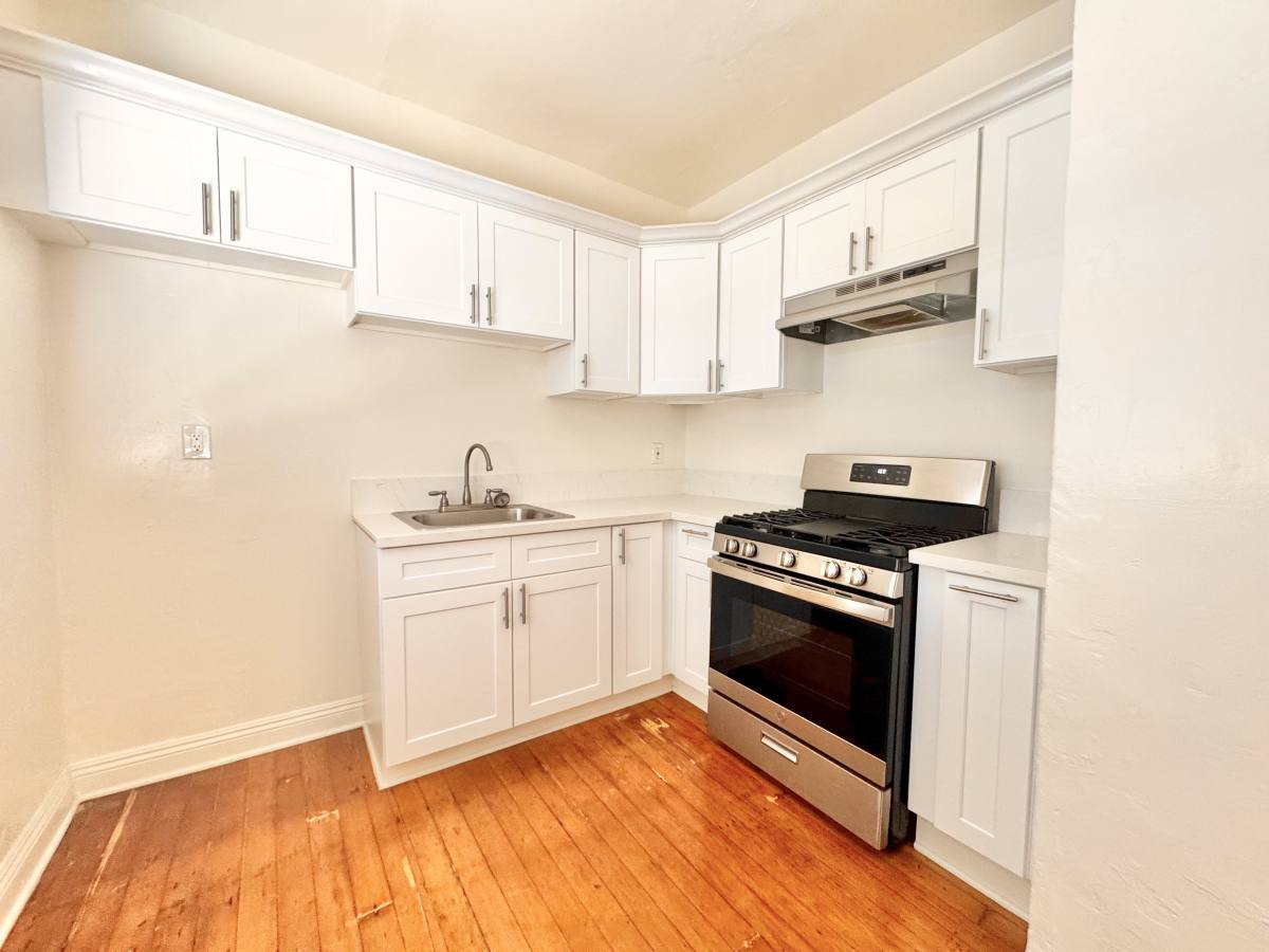 Apartment for rent at 526 S Union Ave #104, Los Angeles, CA 90017