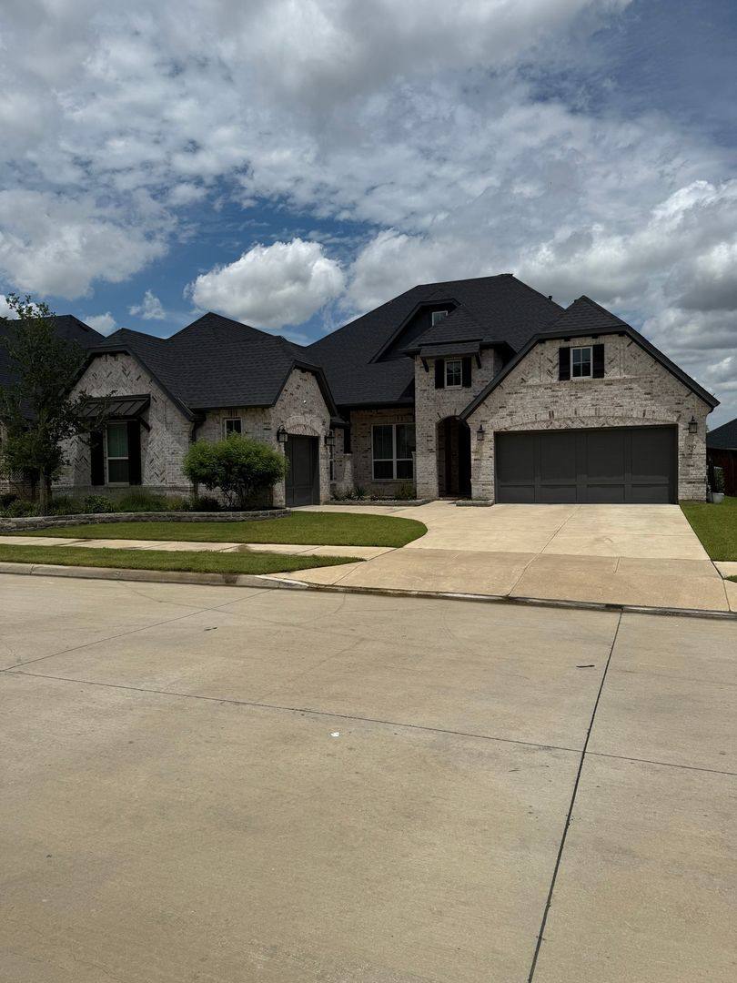 House for rent at 297 Waters Edge Dr, Argyle, TX 76226