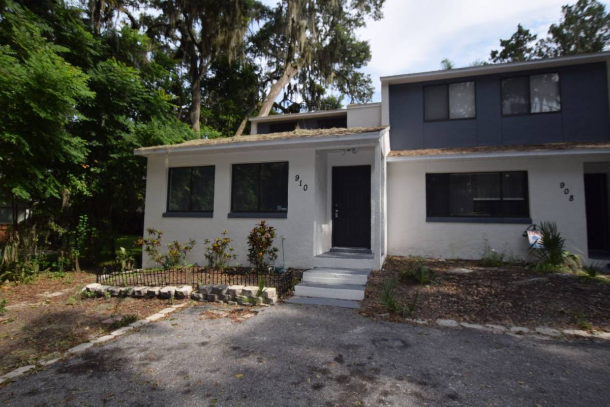 Townhouse for rent at 904 Sumter St, Leesburg, FL 34748