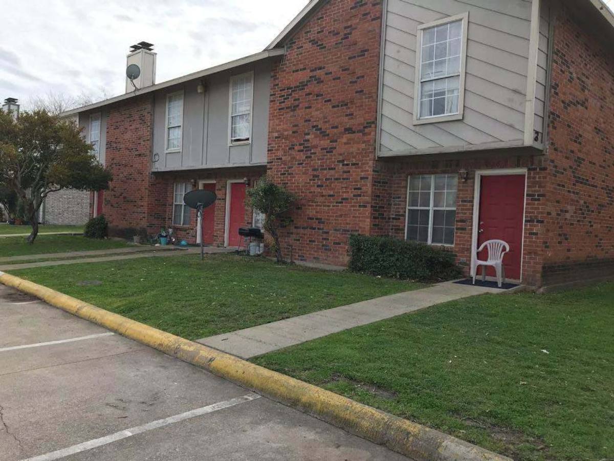 Townhouse for rent at 1938 Cranford Dr, Garland, TX 75041