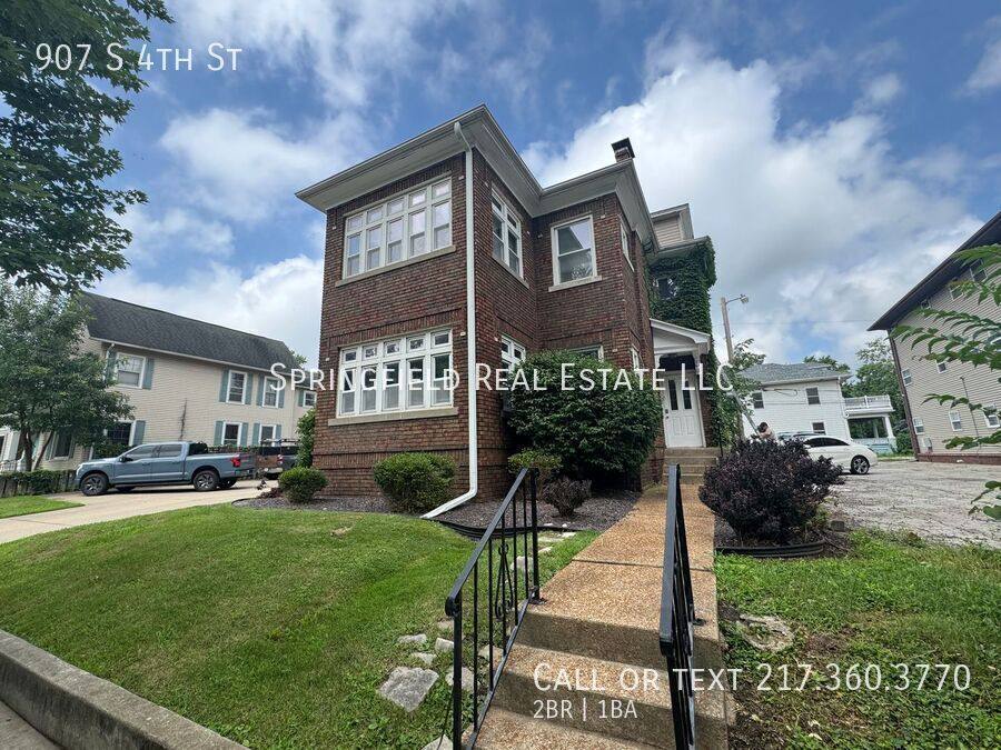Apartment for rent at 907 S 4th St, Springfield, IL 62704