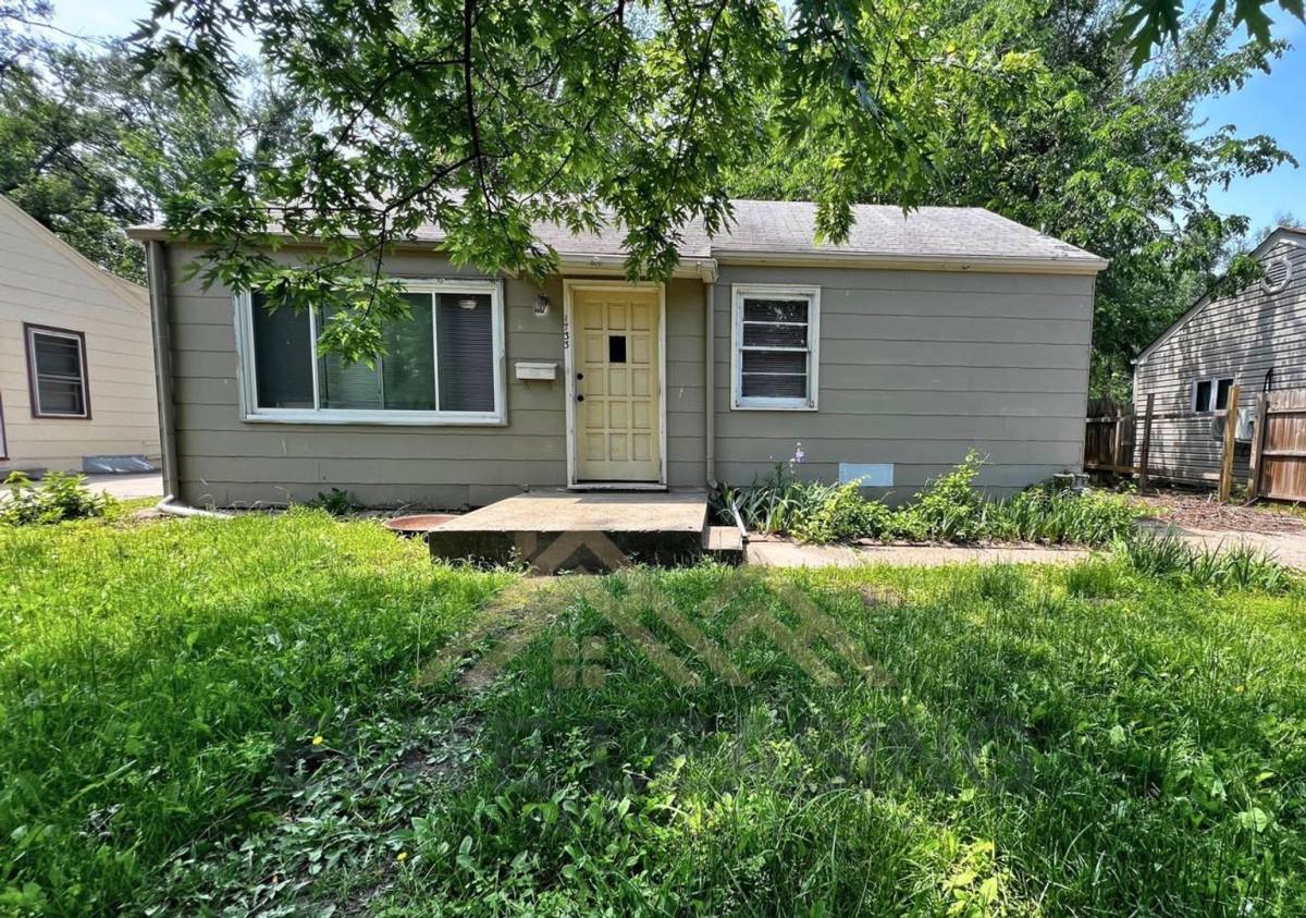House for rent at 1733 SW Green Acres Ave, Topeka, KS 66604