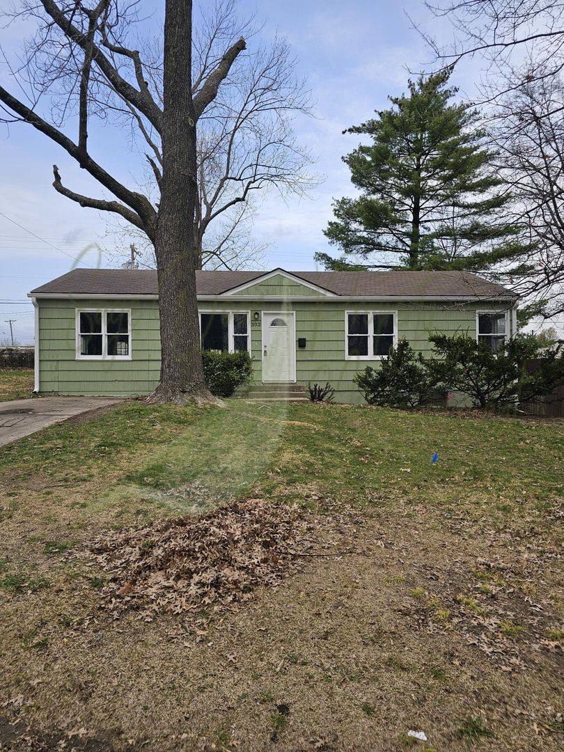 House for rent at 302 N Peck Dr, Independence, MO 64056