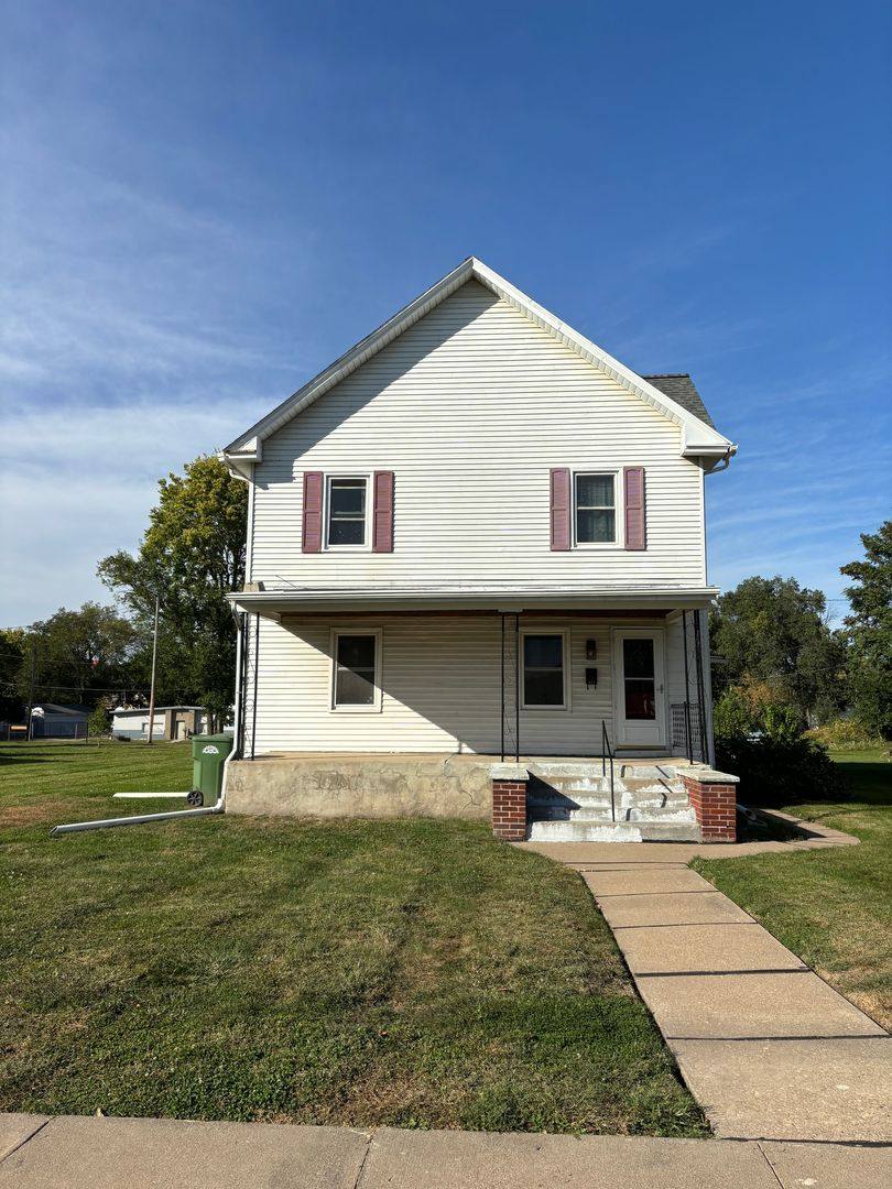 Apartment for rent at 414 1st Ave, Clinton, IA 52732