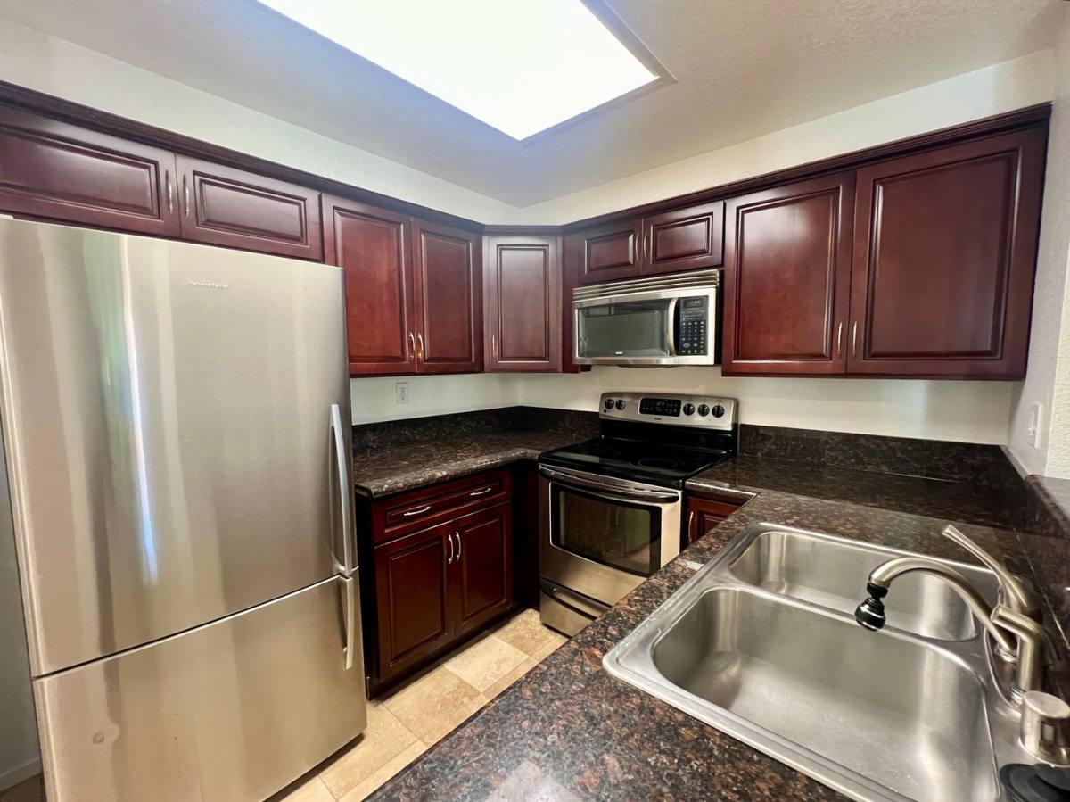 Townhouse for rent at 3925 Nobel Dr, San Diego, CA 92122