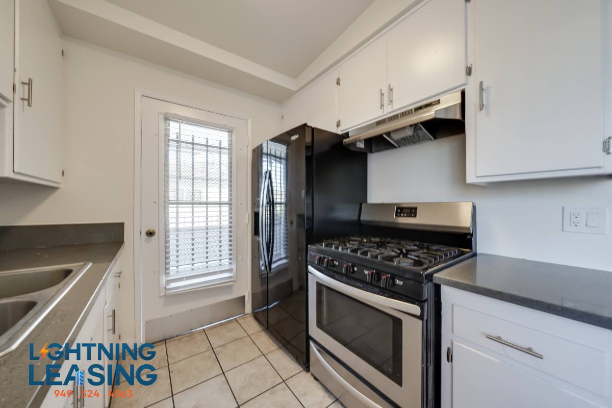 Apartment for rent at 1321 N Harvard Blvd #5D, Los Angeles, CA 90027