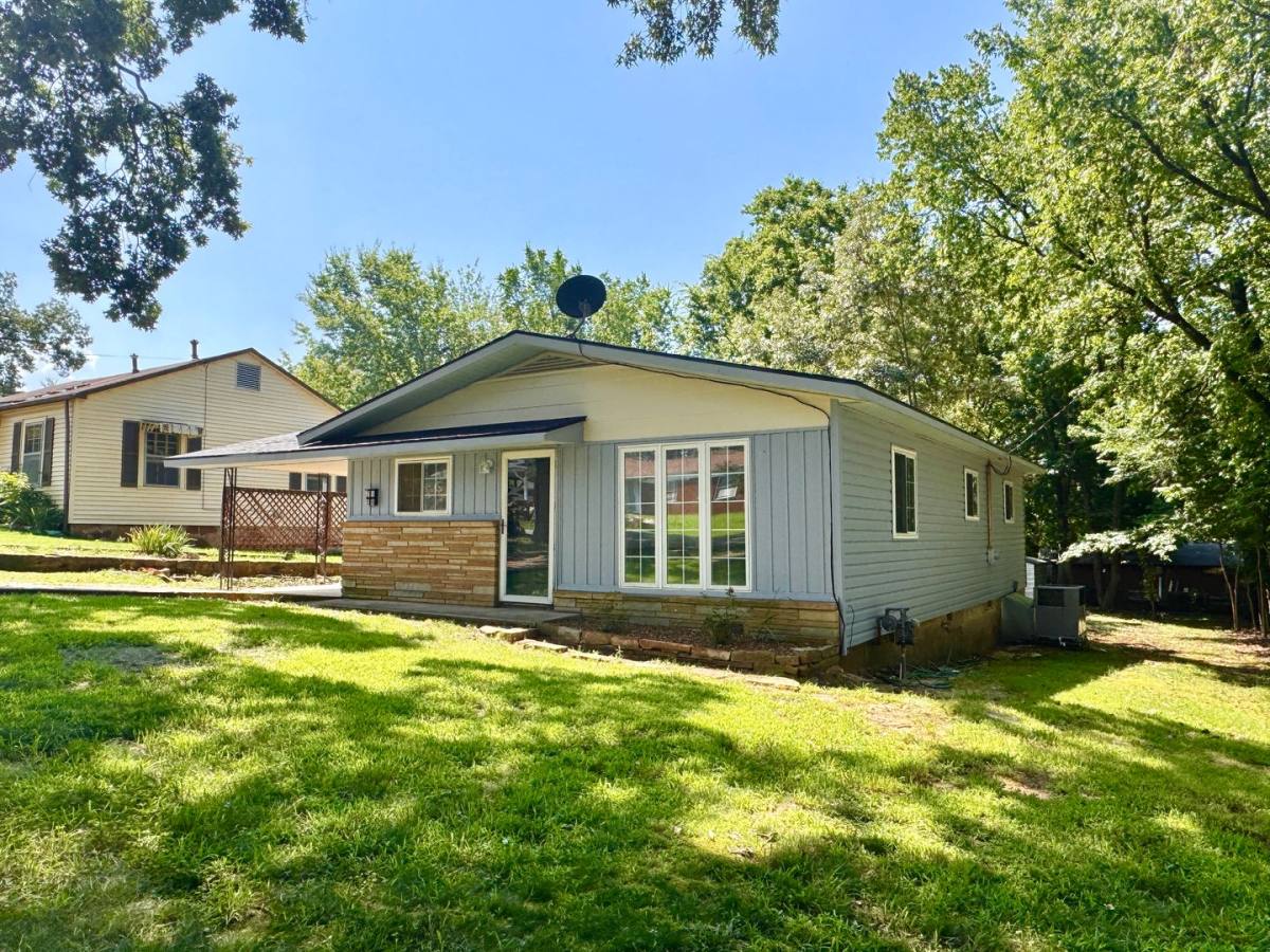 House for rent at 2150 Porter St, Batesville, AR 72501