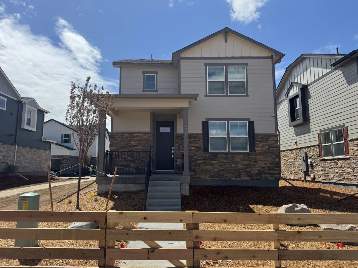 House for rent at 692 N Shawnee St, Aurora, CO 80018