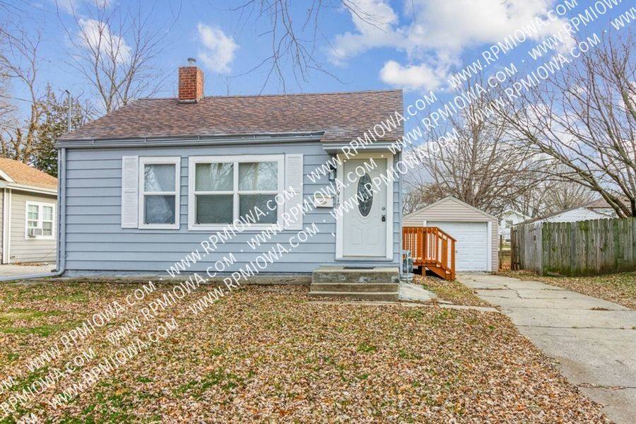 House for rent at 3919 14th St, Des Moines, IA 50313