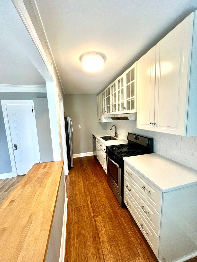 Apartment for rent at 127-129 E 46TH, 131-133 1019 W, Kansas City, MO 64112