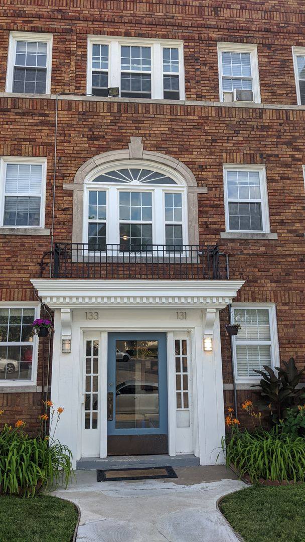 Apartment for rent at 127-129 E 46TH, 131-133 1019 W, Kansas City, MO 64112