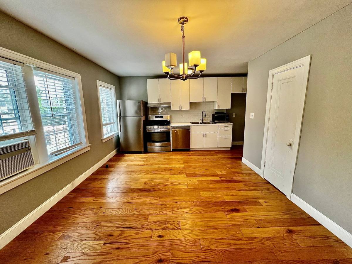 Apartment for rent at 127-129 E 46TH, 131-133 1019 W, Kansas City, MO 64112