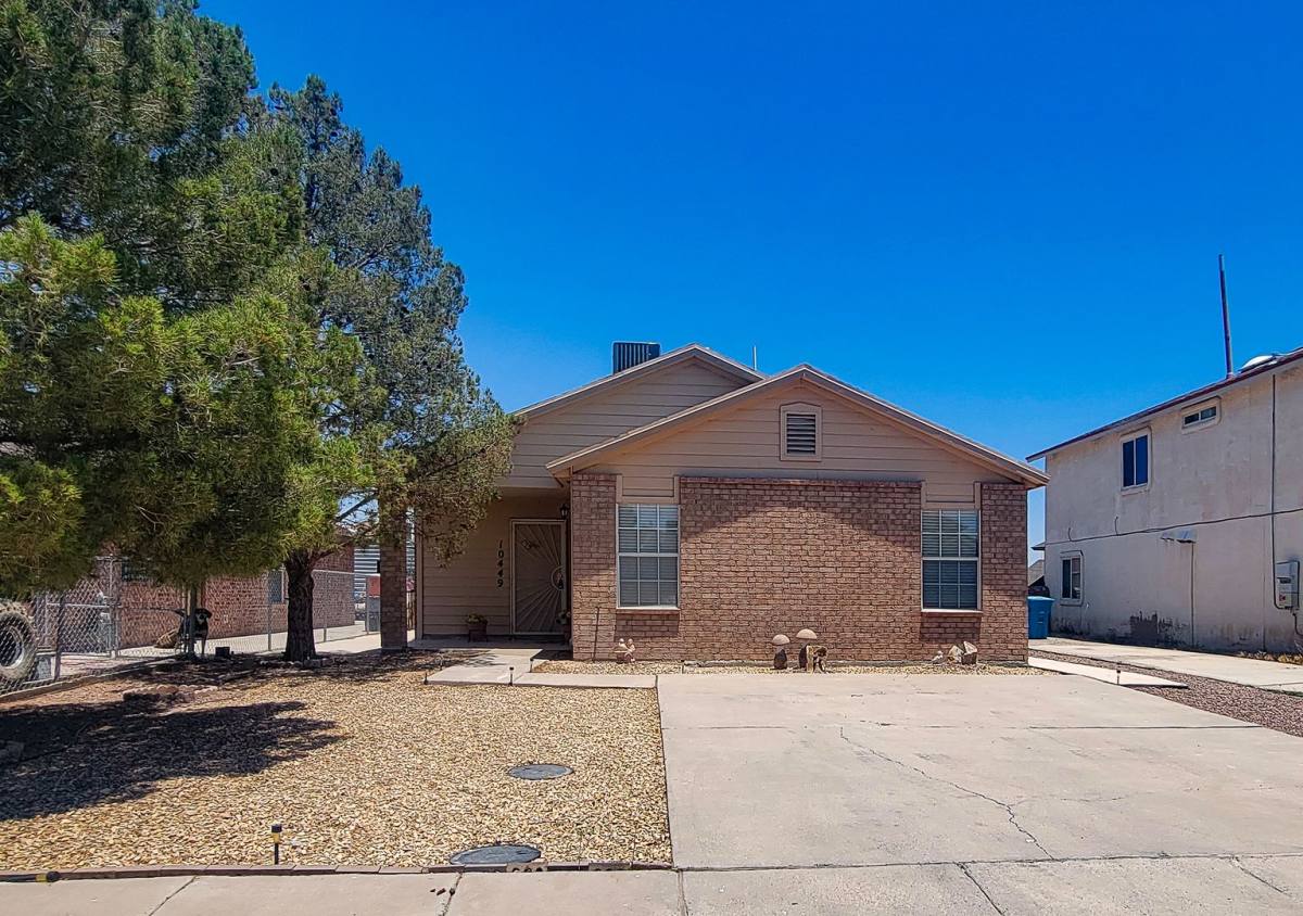 House for rent at 10449 Valle Suave Dr, El Paso, TX 79927