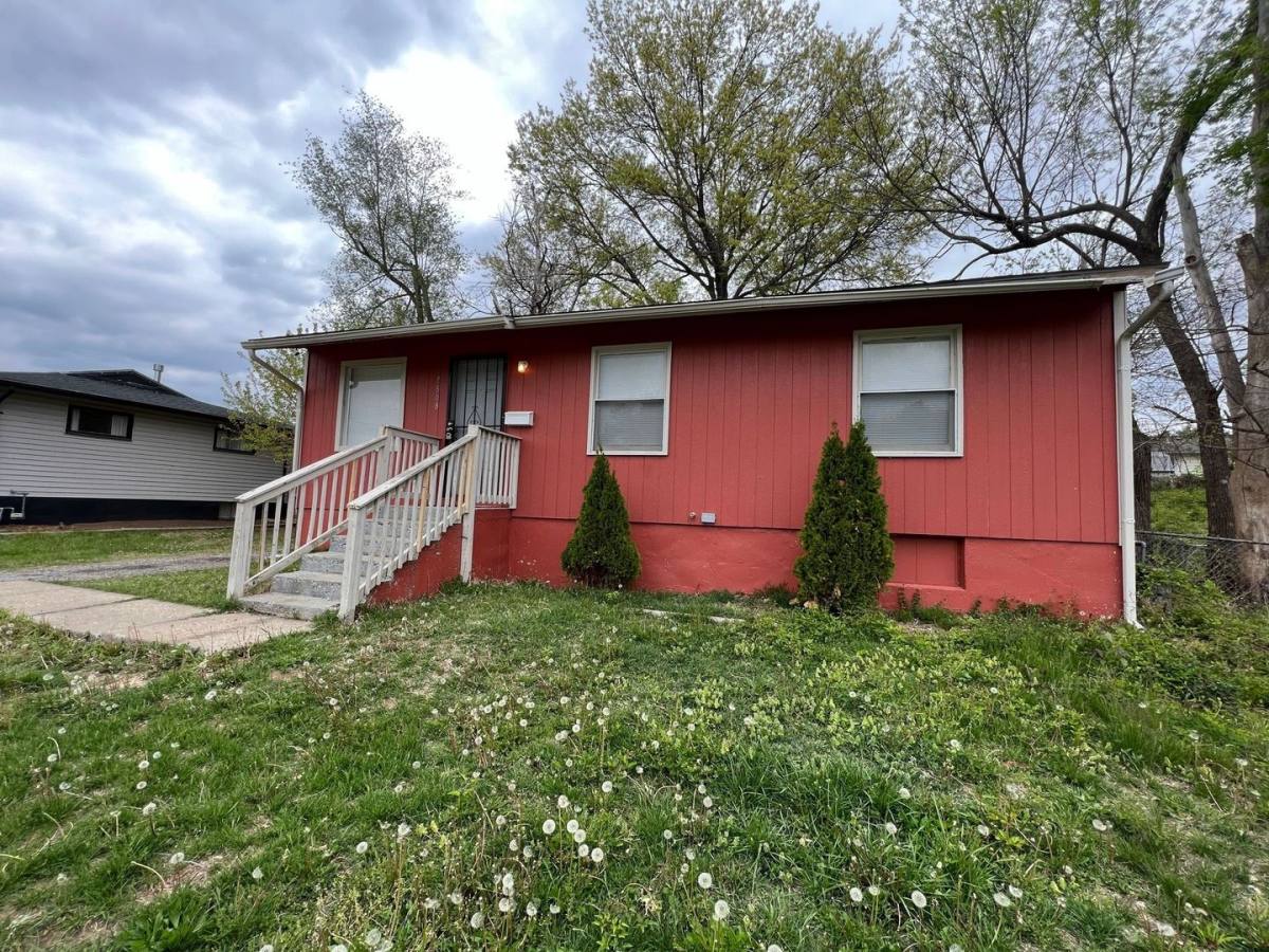 House for rent at 7508 E 50th St, Kansas City, MO 64129