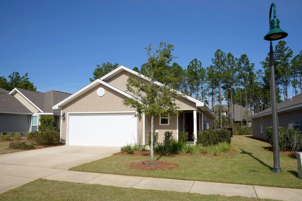 House for rent at 643 Earl Godwin Rd, Freeport, FL 32439