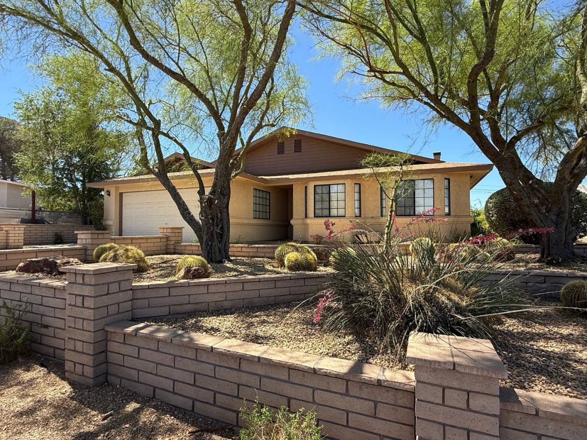 House for rent at 16869 Crestview Dr, Victorville, CA 92395