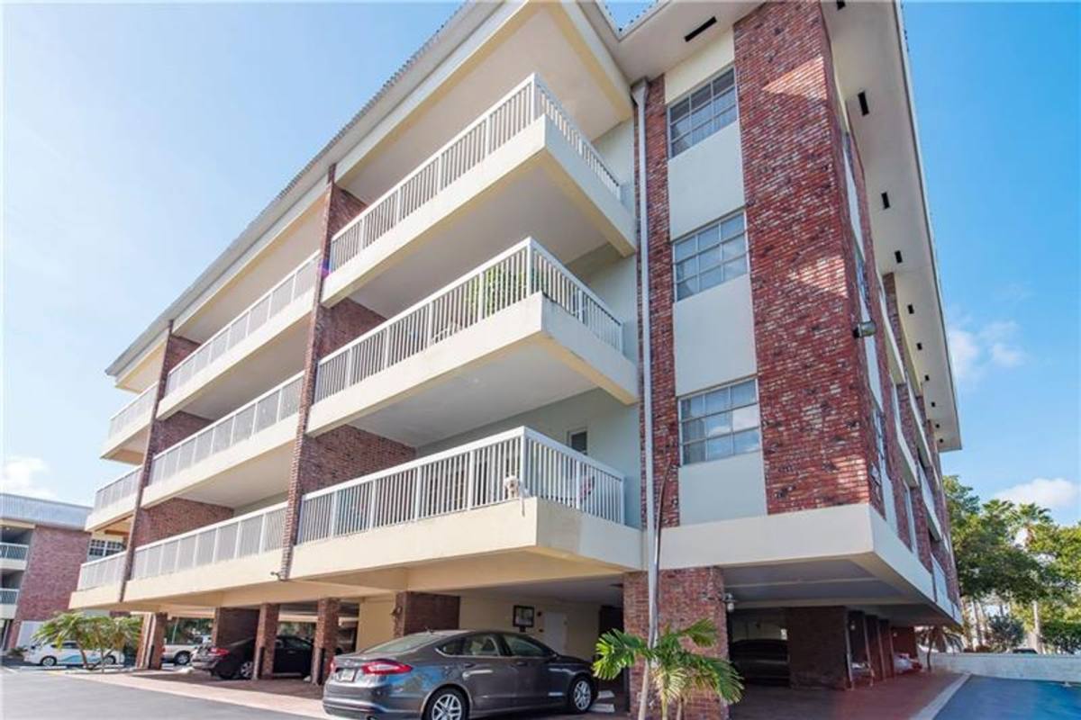 Apartment for rent at 2420 SE 17th St, Fort Lauderdale, FL 33316