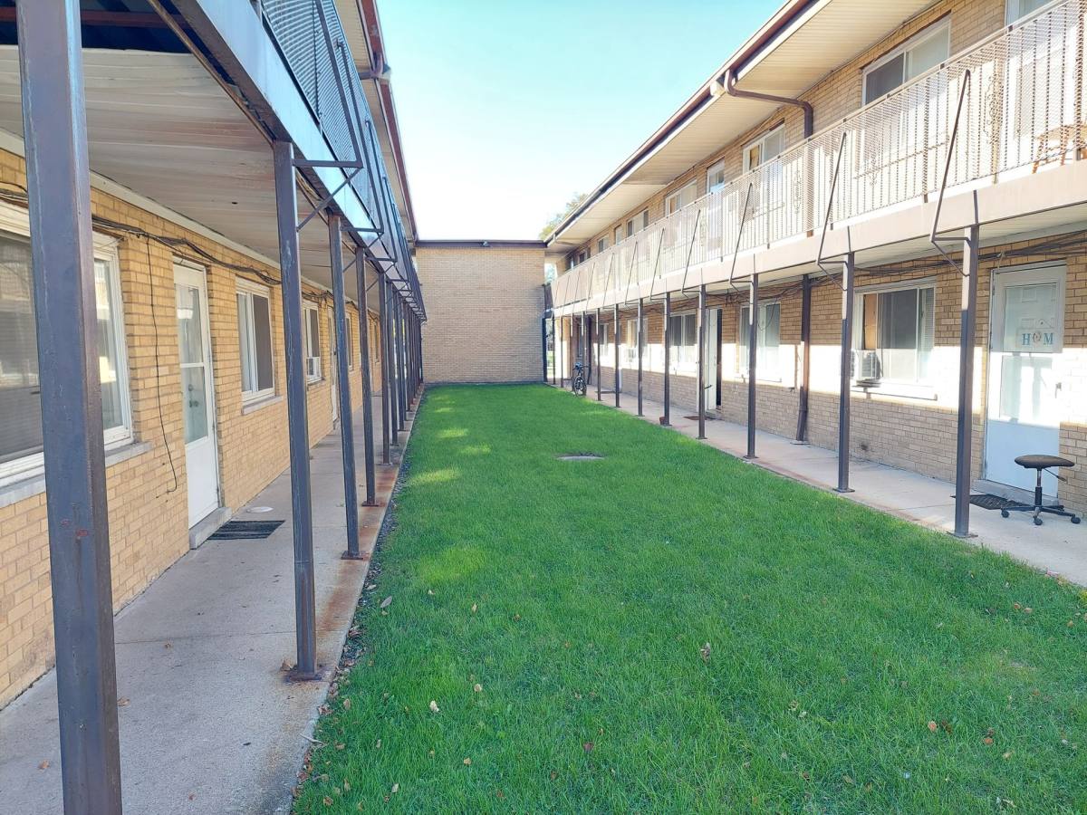 Apartment for rent at 5115-17 S Western Blvd, Chicago, IL 60609