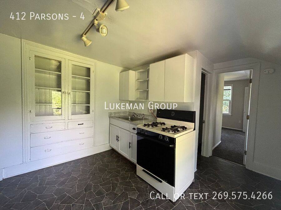 Apartment for rent at 412 Parsons #4, Kalamazoo, MI 49007