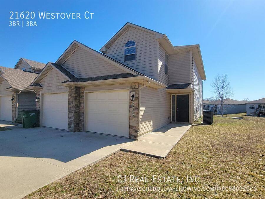 Townhouse for rent at 21620 Westover Court, Peculiar, MO 64078