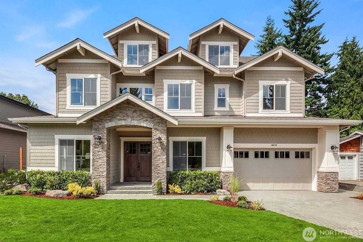 House for rent at 10610 NE 28th St, Bellevue, WA 98004