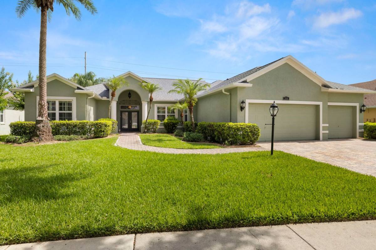 House for rent at 3916 Valrico Grove Dr, Valrico, FL 33594