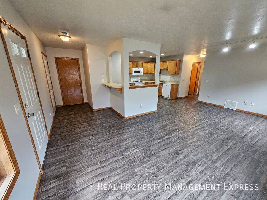 Apartment for rent at 400 N 9th Ave, Brandon, SD 57005