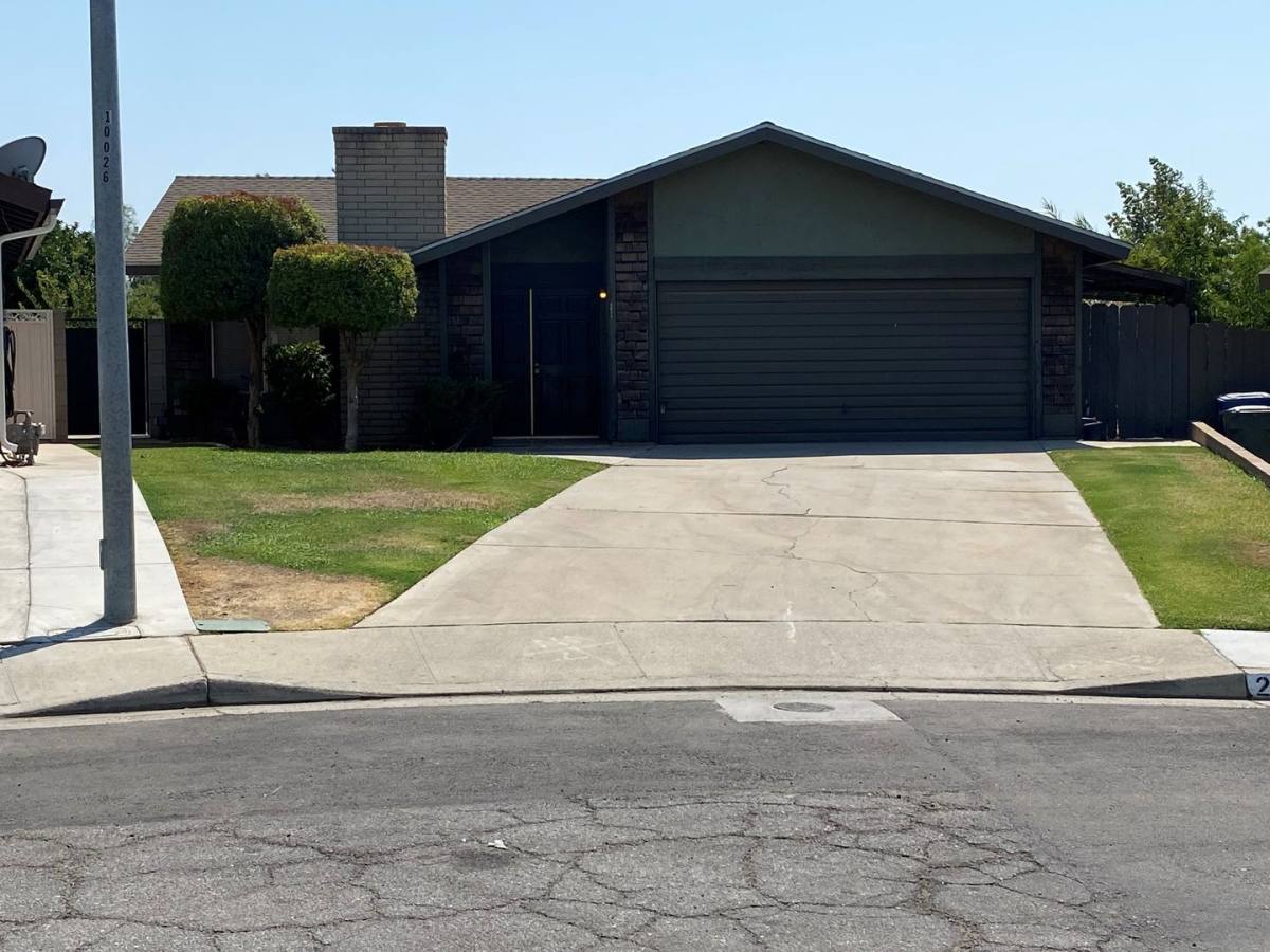 House for rent at 2604 Loch Fern Court, Bakersfield, CA 93306