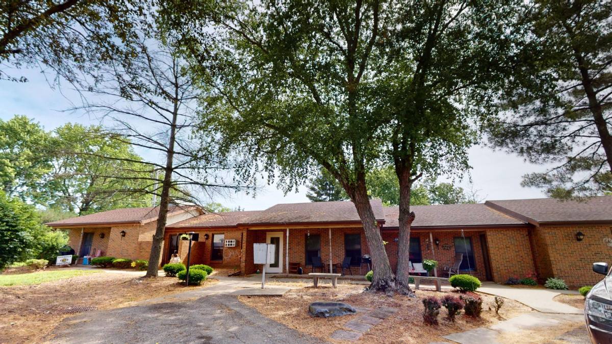 Apartment for rent at 115 Crestwood Dr, Willard, OH 44890